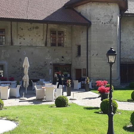 Отель Le Chateau De Vuissens Экстерьер фото
